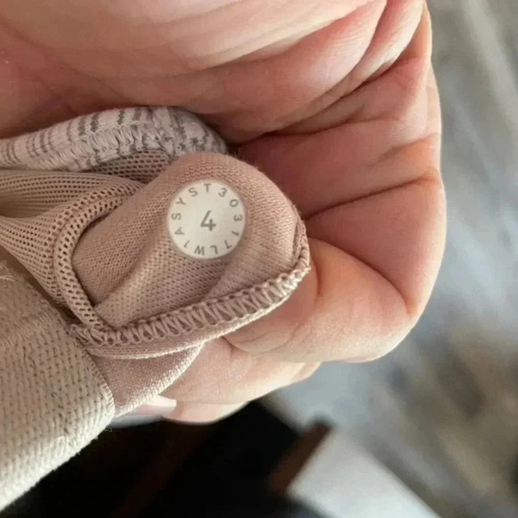 Lululemon Power  Pose Tank - Picture 6 of 8